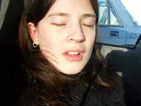 Diana Vingert Haar Tienerkutje Klaar In Auto
